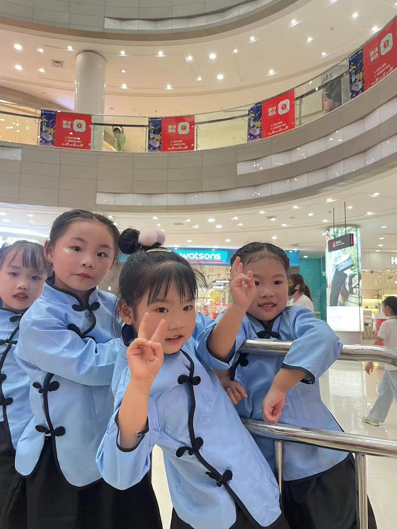 民国范儿的小姐姐们 2024-06-30