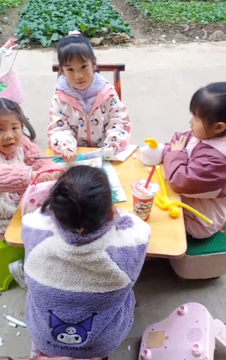 四个娃娃一台戏 2024-11-24